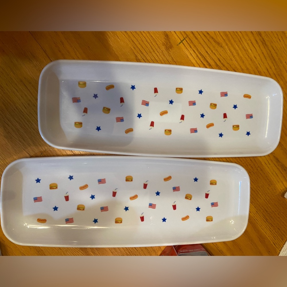 Serving dishes x2 ideal for a cook out